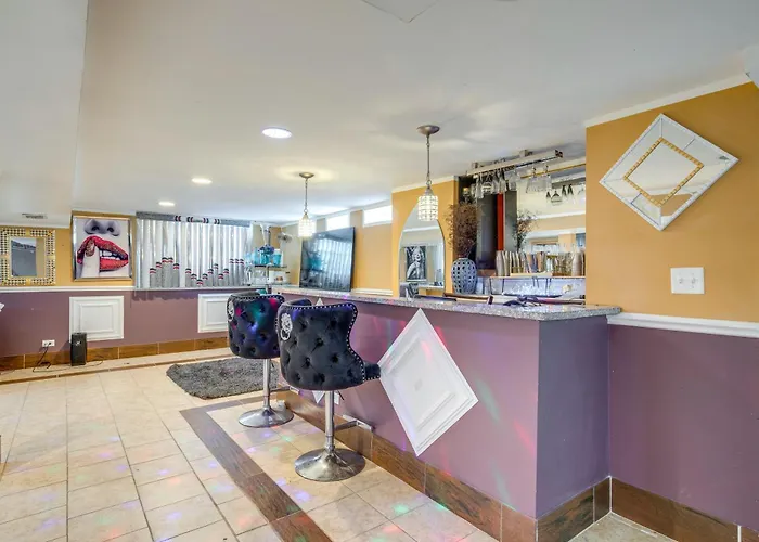 Near Parks & Metra Stations! W/ Bar Chicago