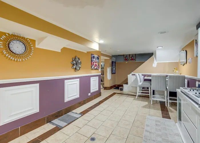 Appartement Near Parks & Metra Stations! W/ Bar