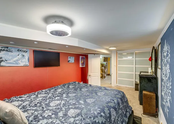 Near Parks & Metra Stations! W/ Bar Appartement Chicago