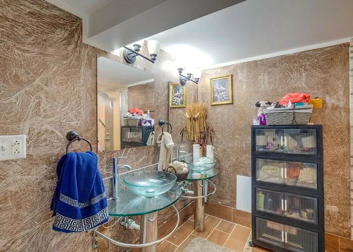 Appartement Near Parks & Metra Stations! W/ Bar Chicago