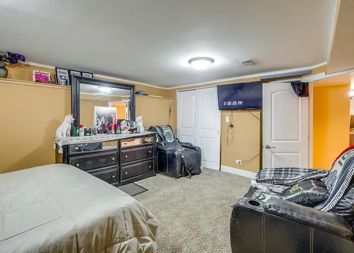 Near Parks & Metra Stations! W/ Bar Chicago