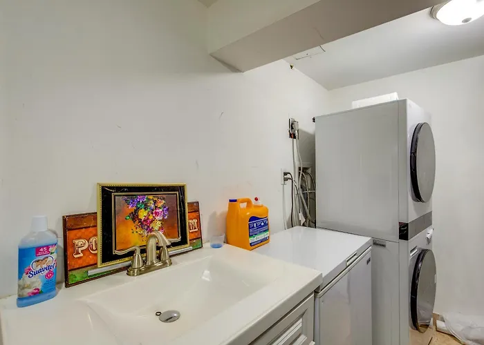 Near Parks & Metra Stations! W/ Bar Appartement Chicago