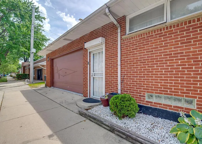 Near Parks & Metra Stations! W/ Bar Chicago